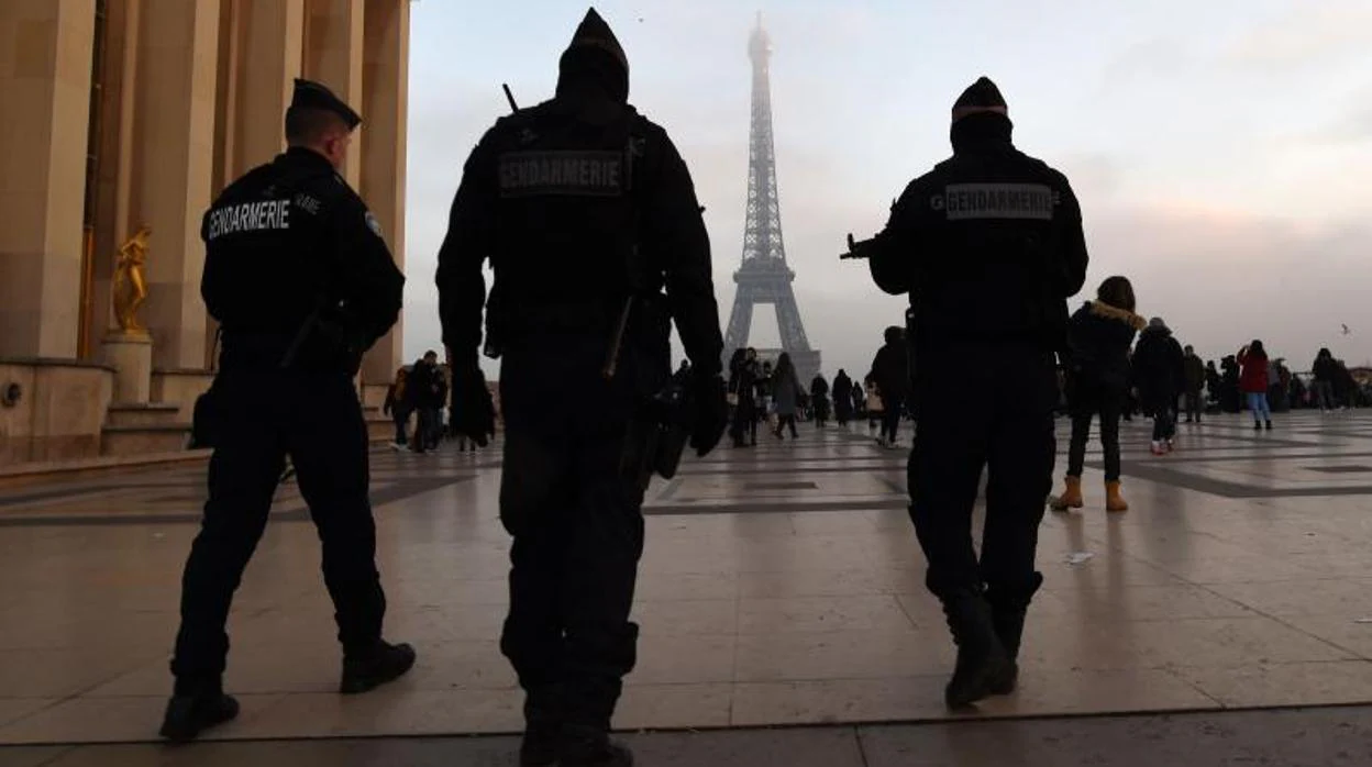 Un hombre, asesinado a tiros con un Kaláshnikov en París