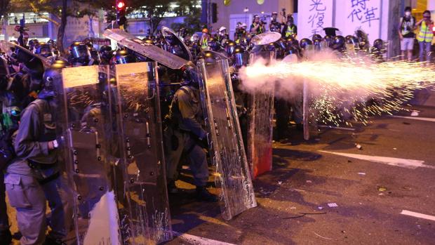 Batalla campal en el centro de Hong Kong