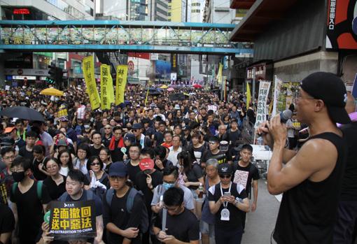 Una nueva marcha volvió a inundar las calles de Hong Kong contra la ley de extradición, suspendida pero no retirada