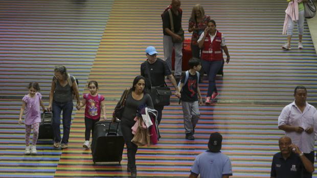 Maduro usa las tasas aeroportuarias para burlar las sanciones de EE.UU.