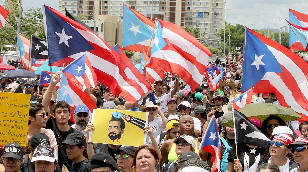 Un aspecto de la manifestaciíon multitudinaria en San Juan (Puerto Rico), contra el gobernador Ricardo Rosselló