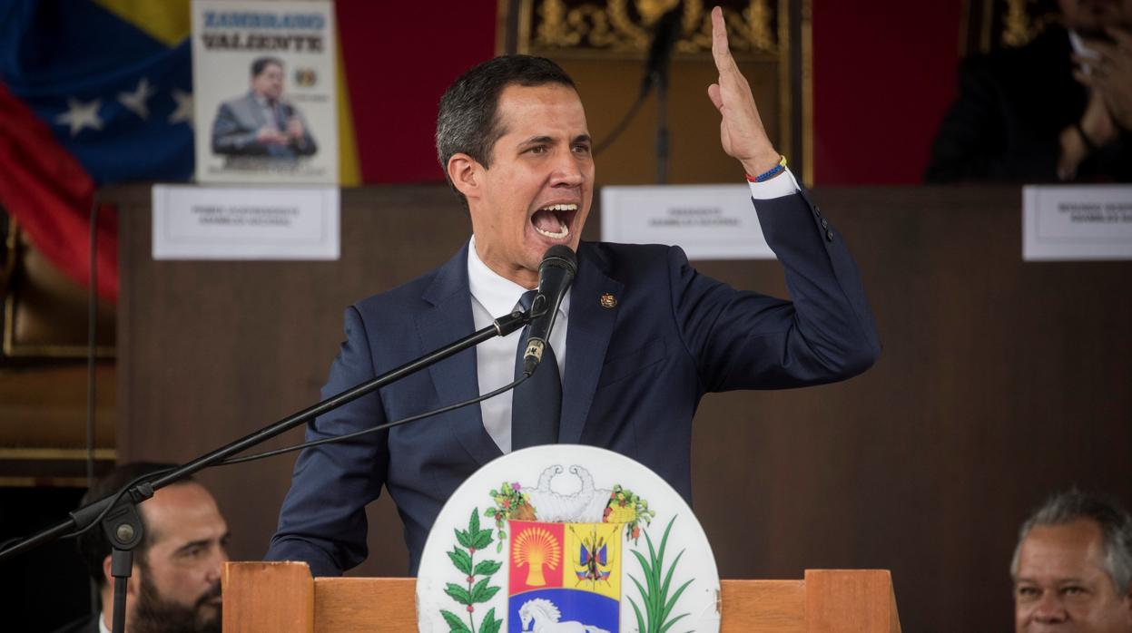 Juan Guaidó, durante la sesión plenaria en las calles de Caracas