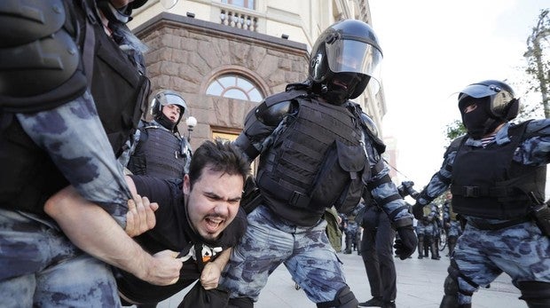 Más de mil detenidos en protesta opositora en Moscú por unos comicios justos