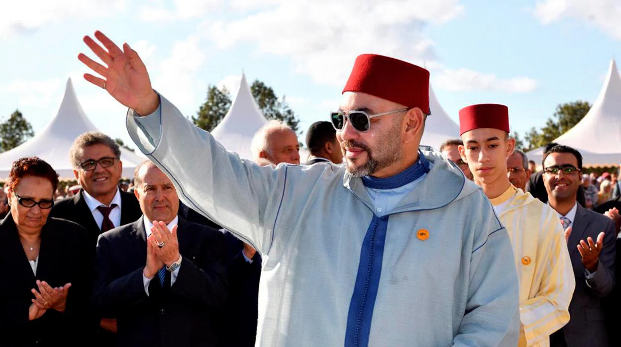El Rey Mohamed VI durante un desfile en Rabat