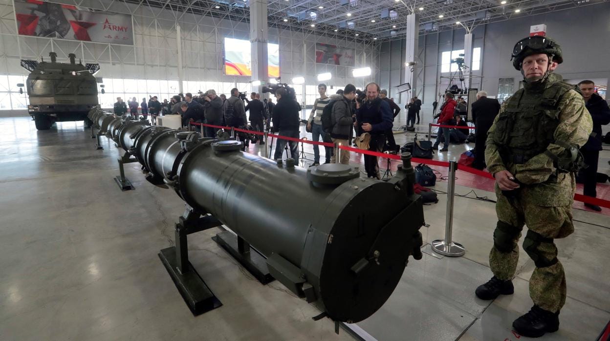 Un misil Iskander, de fabricación rusa, en el Centro de Convenciones Militares de Moscú