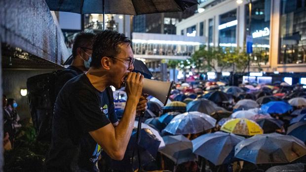 Funcionarios y médicos abren otro fin de semana de protestas en Hong Kong