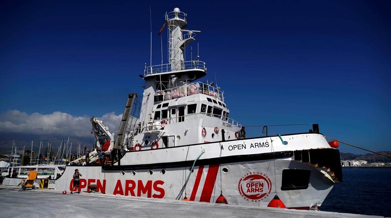 Foto de archivo de la nave de rescate Proactiva Open Arms en el puerto de Motril, al sur de España