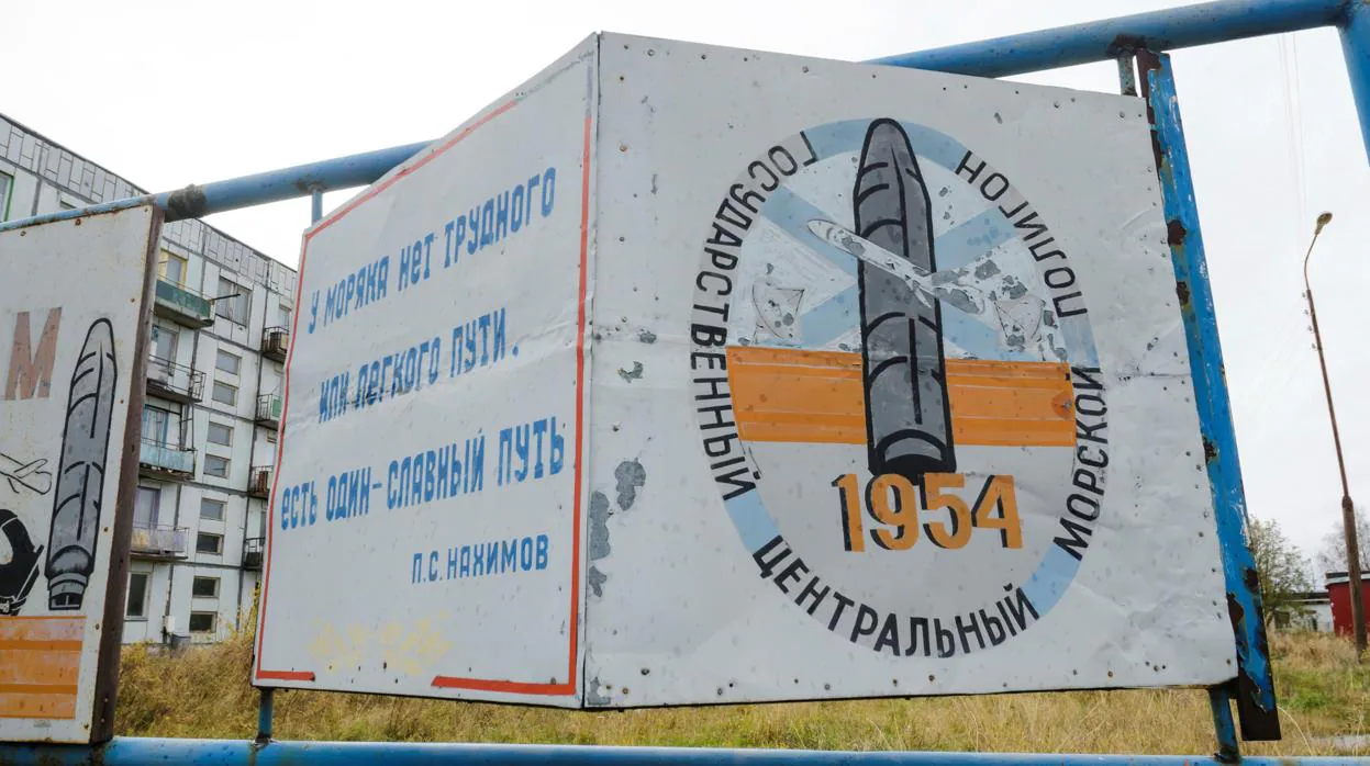 Un cartel en el pueblo de Nyonoksa, a 30 km de Severodvinsk, en cuyo campo de pruebas para armas balísticas habría ocurrido el incidente