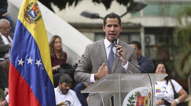 Guaidó denuncia que Maduro pretende «disolver el Parlamento» este lunes