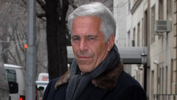 Los carceleros de Epstein se dormían en sus puestos y lo dejaban solo durante horas