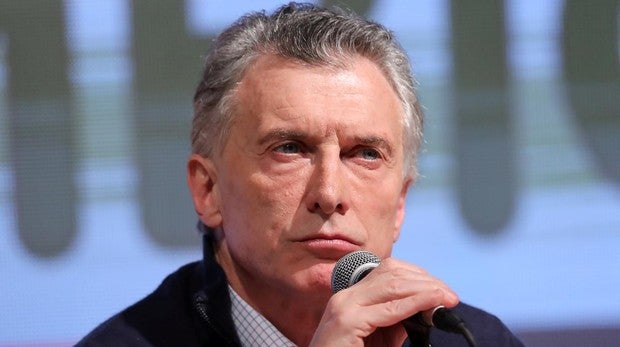 Macri elimina el IVA a alimentos básicos como el pan y la leche hasta final de año