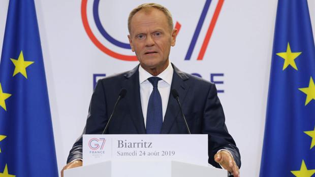 Tusk advierte: «Si Trump impone aranceles al vino francés, la UE responderá»