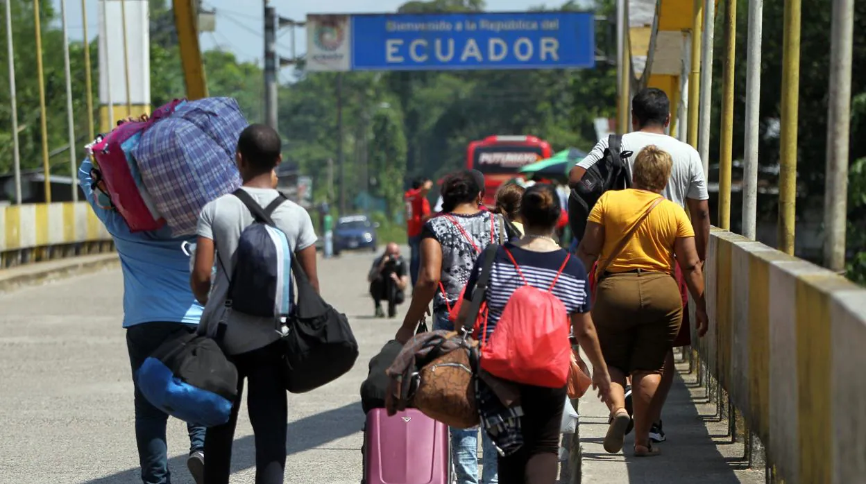 Ecuador exige a los venezolanos un visado que cuesta 50 dólares