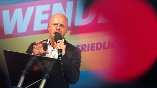 El favorito a ganar las elecciones en Brandemburgo ha participado en marchas neonazis