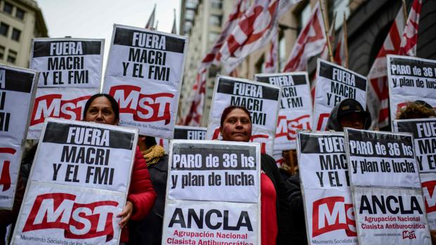 Argentina trata de evitar la quiebra 18 años después del «corralito»