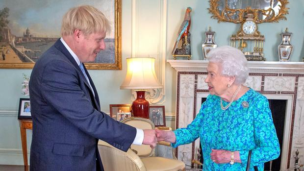 Boris Johnson niega haber mentido a la reina Isabel II para poder cerrar el Parlamento británico