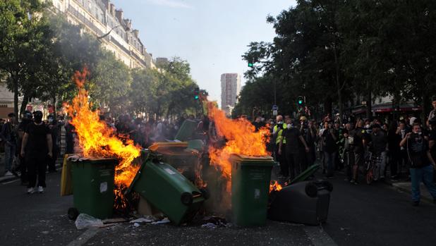 Macron restaura e impone el orden pero no apaga los incendios