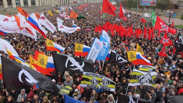 Miles de personas se manifiestan en Moscú por la liberación de los presos políticos
