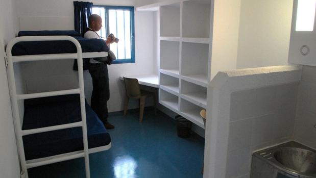 Hallan colgado en su celda al joven afgano que mató a su exnovia adolescente alemana