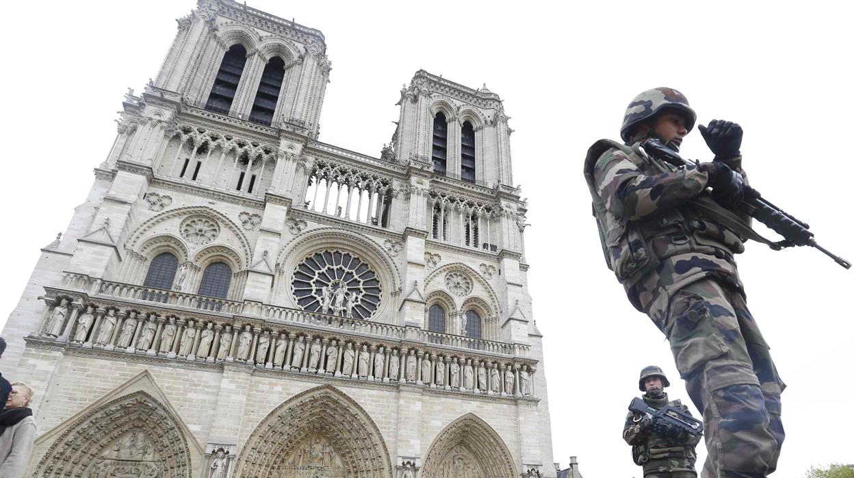 Entre 30 y 25 años de cárcel para las yihadistas que planearon atentar contra Notre Dame