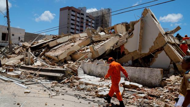 Al menos un muerto por el derrumbe de un edificio en la ciudad brasileña de Fortaleza