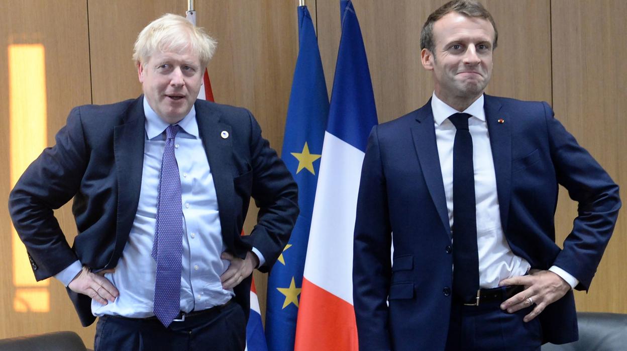 Macron rechaza un eventual aplazamiento del Brexit, con matices