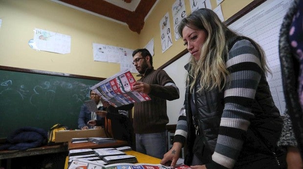 El laberíntico sistema de recuento de votos en Bolivia que propició el pucherazo