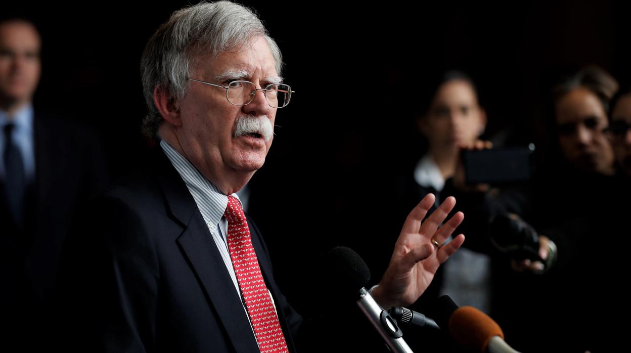 Los demócratas citan a John Bolton a testificar contra Trump en el «impeachment»