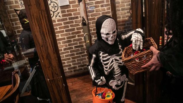 Una niña de siete años, tiroteada mientras pedía caramelos por Halloween en Chicago