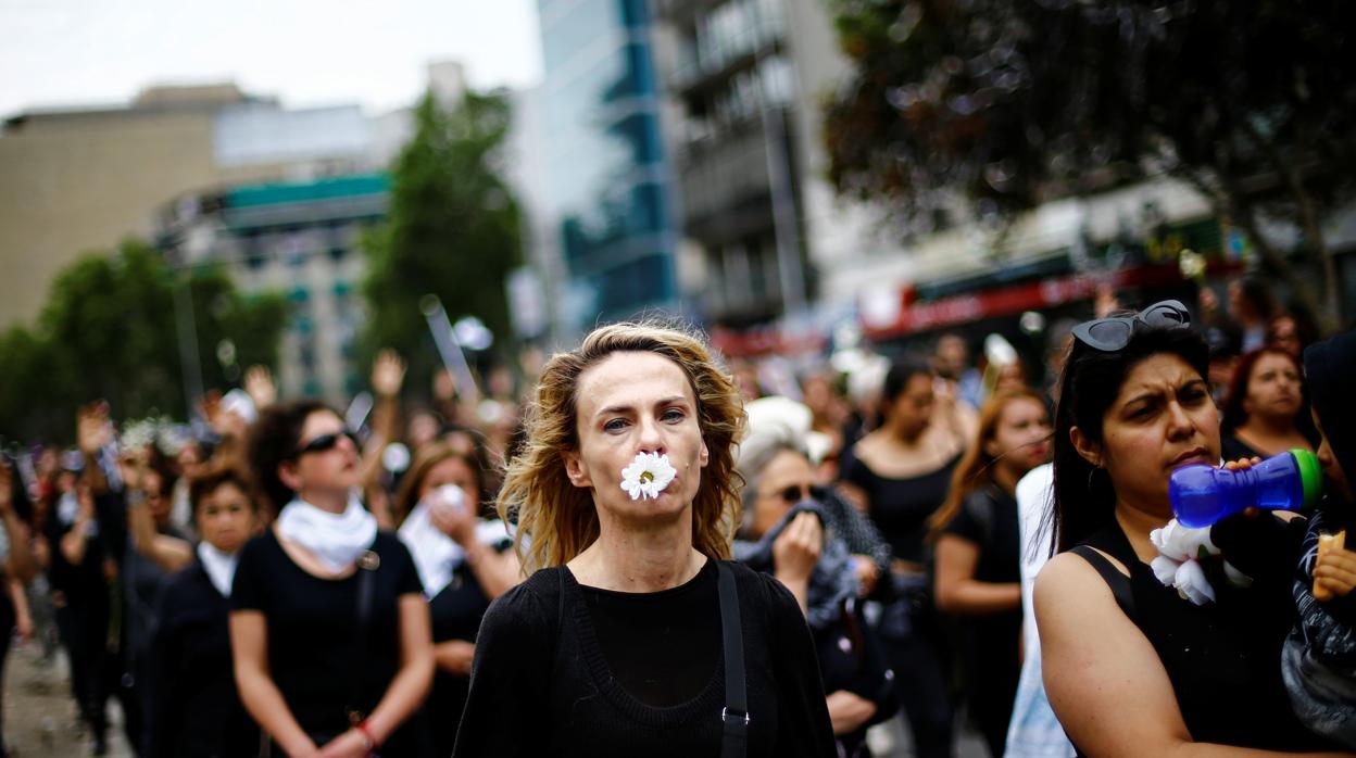 Marcha contra el Gobierno de Piñera ayer en Santiago