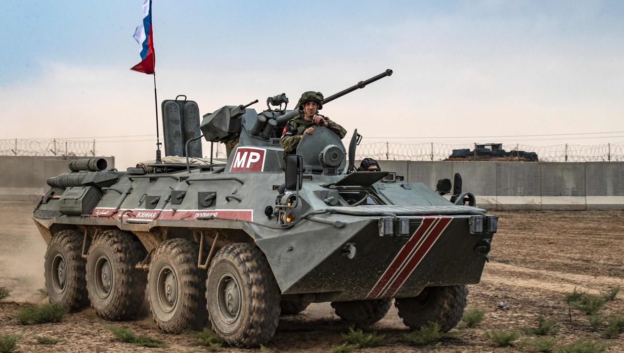 Carro blindado ruso, ayer en la ciudad siria de Hasakeh, en el noreste del país junto a la frontera de Turquía