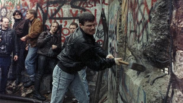 Google celebra el 30 aniversario de la caída del Muro de Berlín con un doodle