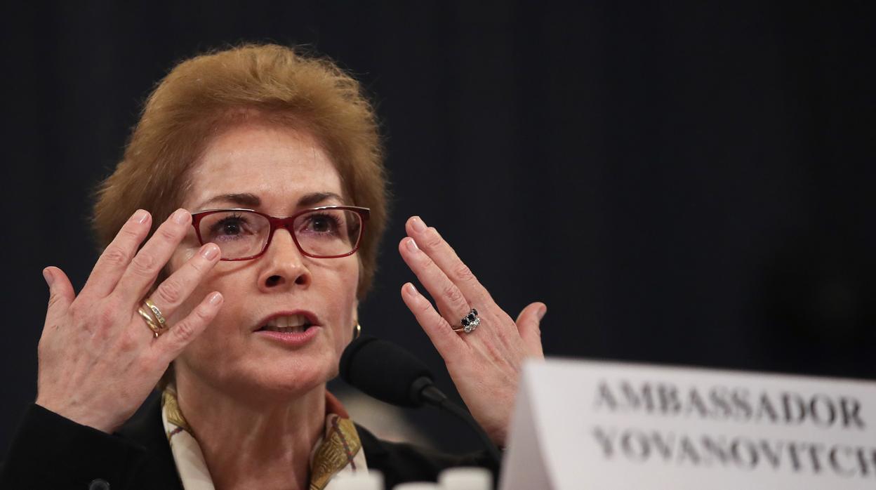 La exembajadora de Ucrania, Marie Yovanovich, durante su testimonio en el Capitolio