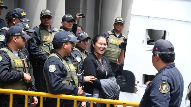 Un gran banco de Perú entregó 3,65 millones de dólares a Keiko Fujimori por temor al chavismo