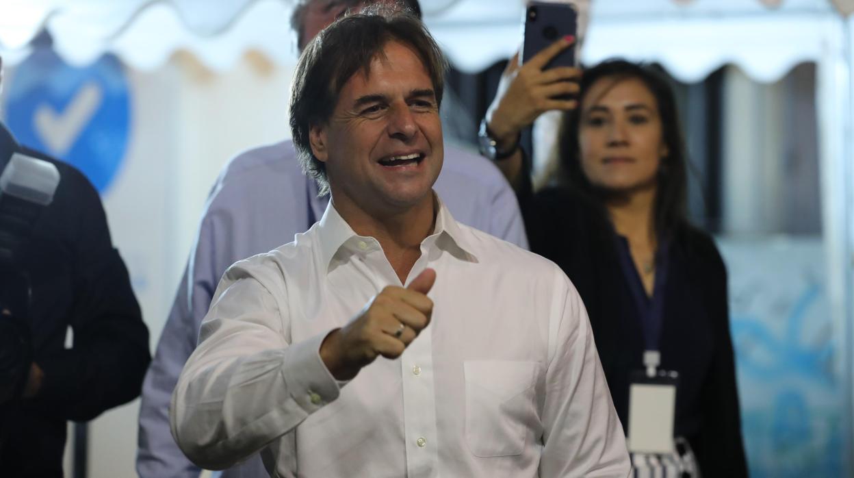 Martínez y Lacalle Pou, ante un posible empate técnico en las elecciones de Uruguay