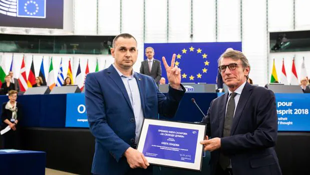 «Cuidado con Rusia», advierte a Europa el cineasta ucraniano Sentsov al recoger el premio Sajarov