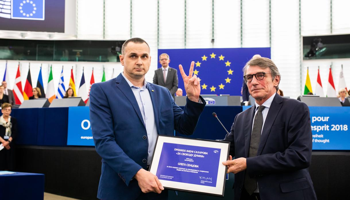 Oleg Sentsov y David Sassoli, presidente del Parlamento Europeo