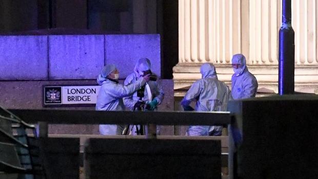 Dos muertos después de que un hombre apuñalara a varias personas en el atentado del Puente de Londres