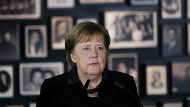 Merkel declara la memoria de Auschwitz como «indisociable de la identidad nacional alemana»