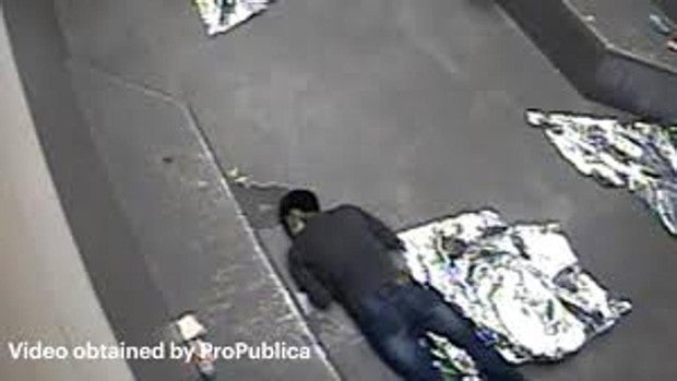 Un vídeo revela cómo fue la muerte de un menor inmigrante bajo custodia de EE.UU.