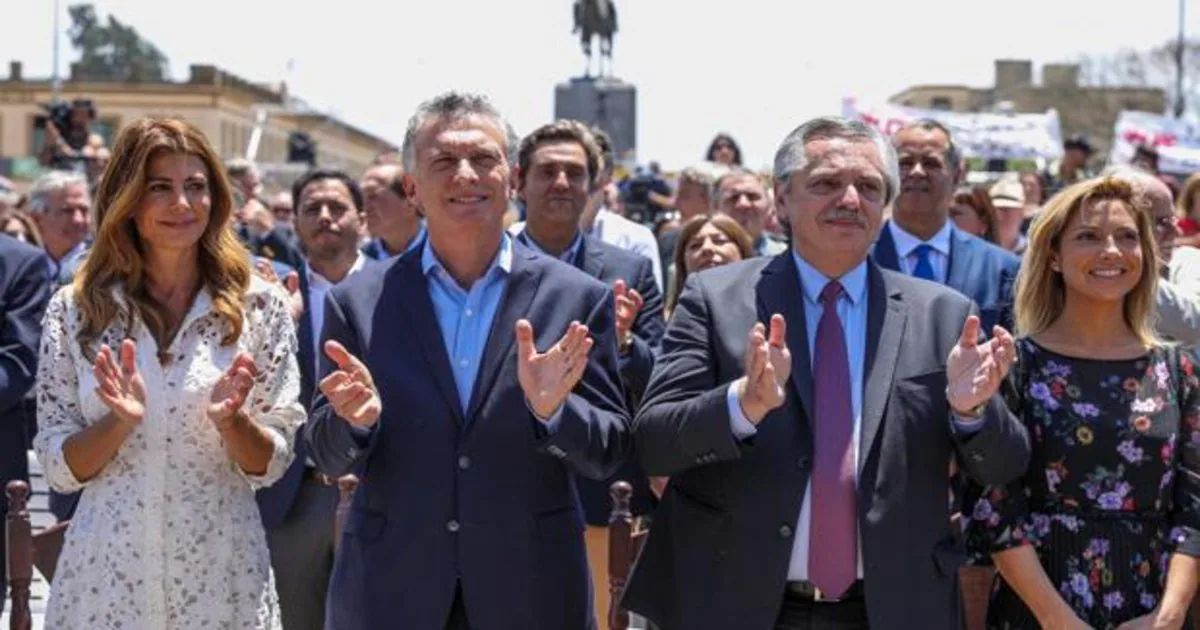Los presidentes (en ejercicio y designado) asisten a un oficio religioso en Buenos Aires