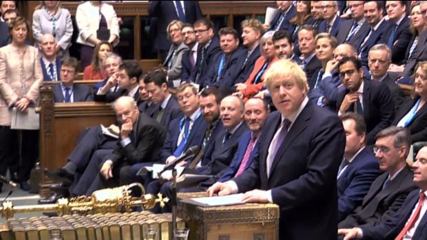 Boris Johnson saca adelante una ley del Brexit que impide alargar el periodo transitorio