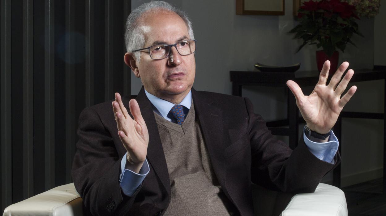 Antonio Ledezma huyo a Madrid en 2018 tras permanecer en arresto domiciliario casi tres años