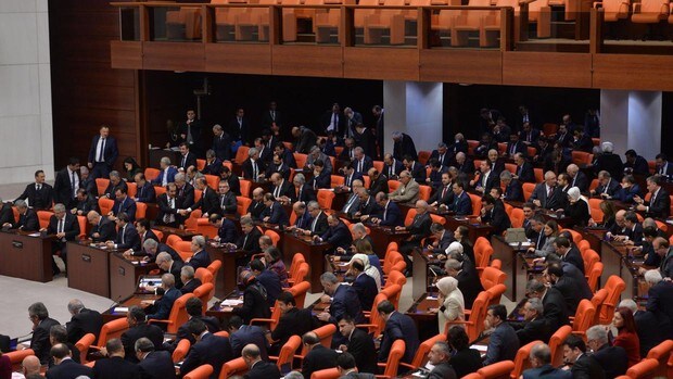 Con protestas de Italia y la UE, el Parlamento de Turquía autoriza el envío de tropas a Libia