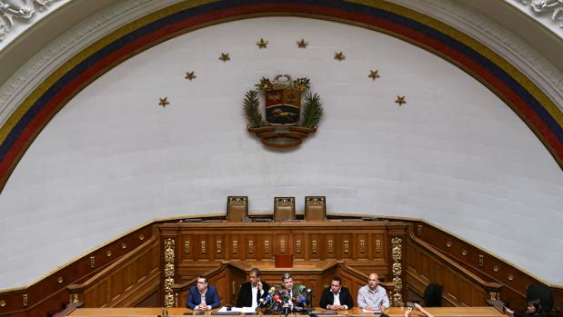 Guaidó intenta reconquistar el Parlamento tomado por el régimen de Maduro