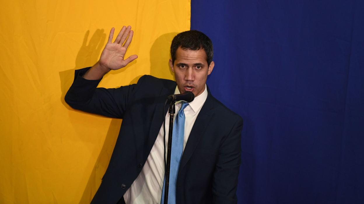 Guaidó jura para un nuevo mandato como presidente de la Asamblea en la sede del periódico «El Nacional»