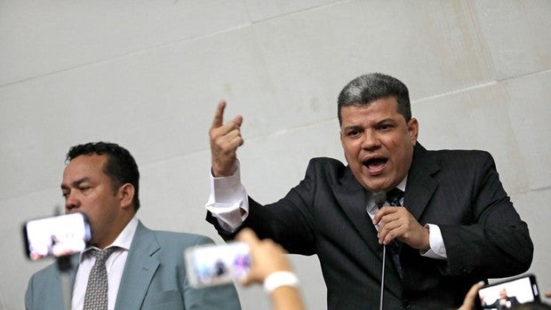 El jefe chavista del Parlamento ordenó el despido masivo de sus trabajadores