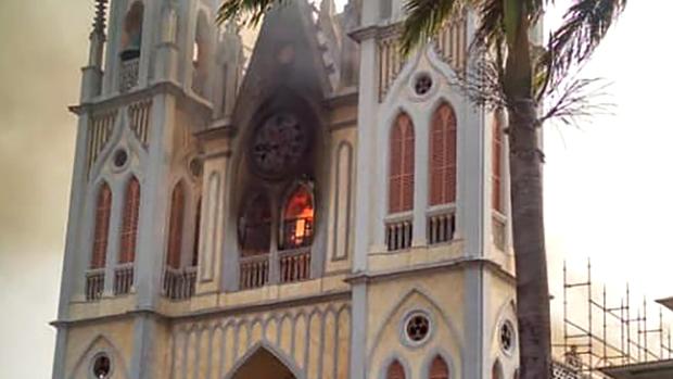 Un incendio destruye parte de la catedral de Malabo, una de las joyas de Guinea Ecuatorial