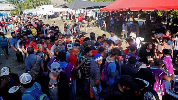 México frena la nueva caravana de inmigrantes en su frontera sur