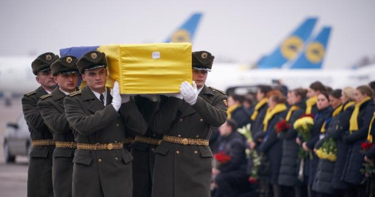 Llegada al aeropuerto de Kiev de víctimas del avión ucraniano derribado